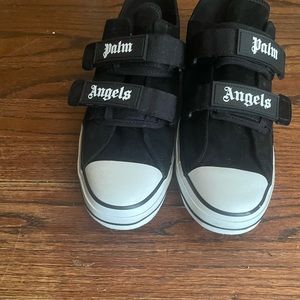 Palm angles sneakers with Velcro straps